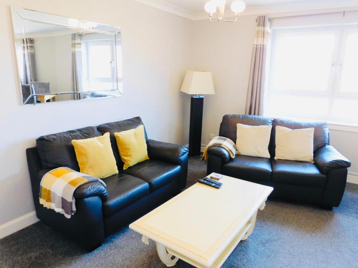 Beautiful 3 Bedroom Apt, Mins From Glasgow Airport, M8 & Sec Paisley Exterior photo